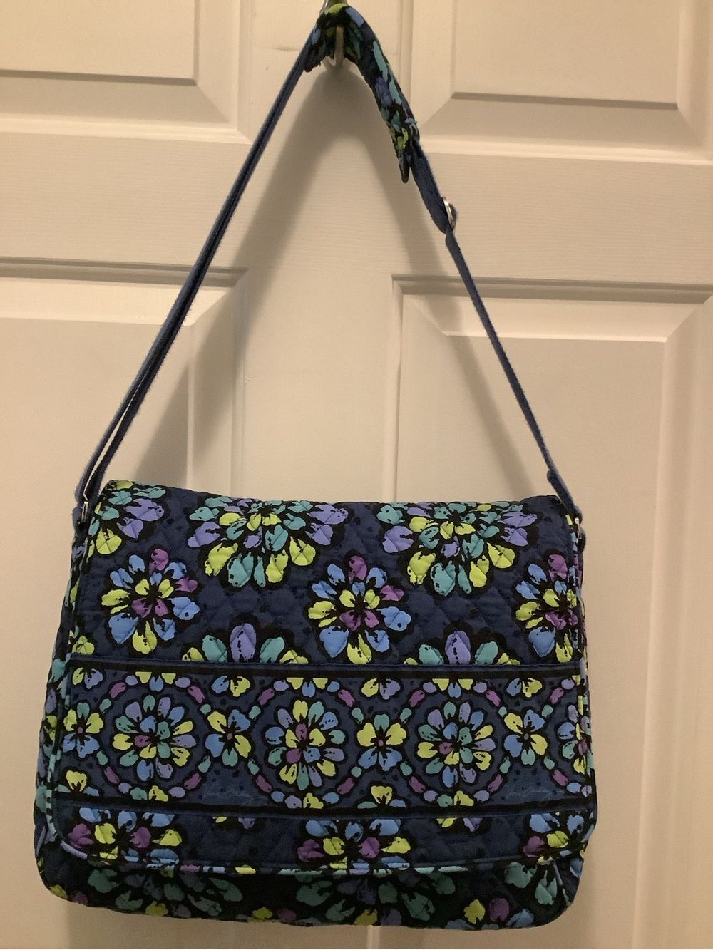 NWOT  Indigo pop Vera Bradley, laptop, messenger Quilted Crossbody Bag